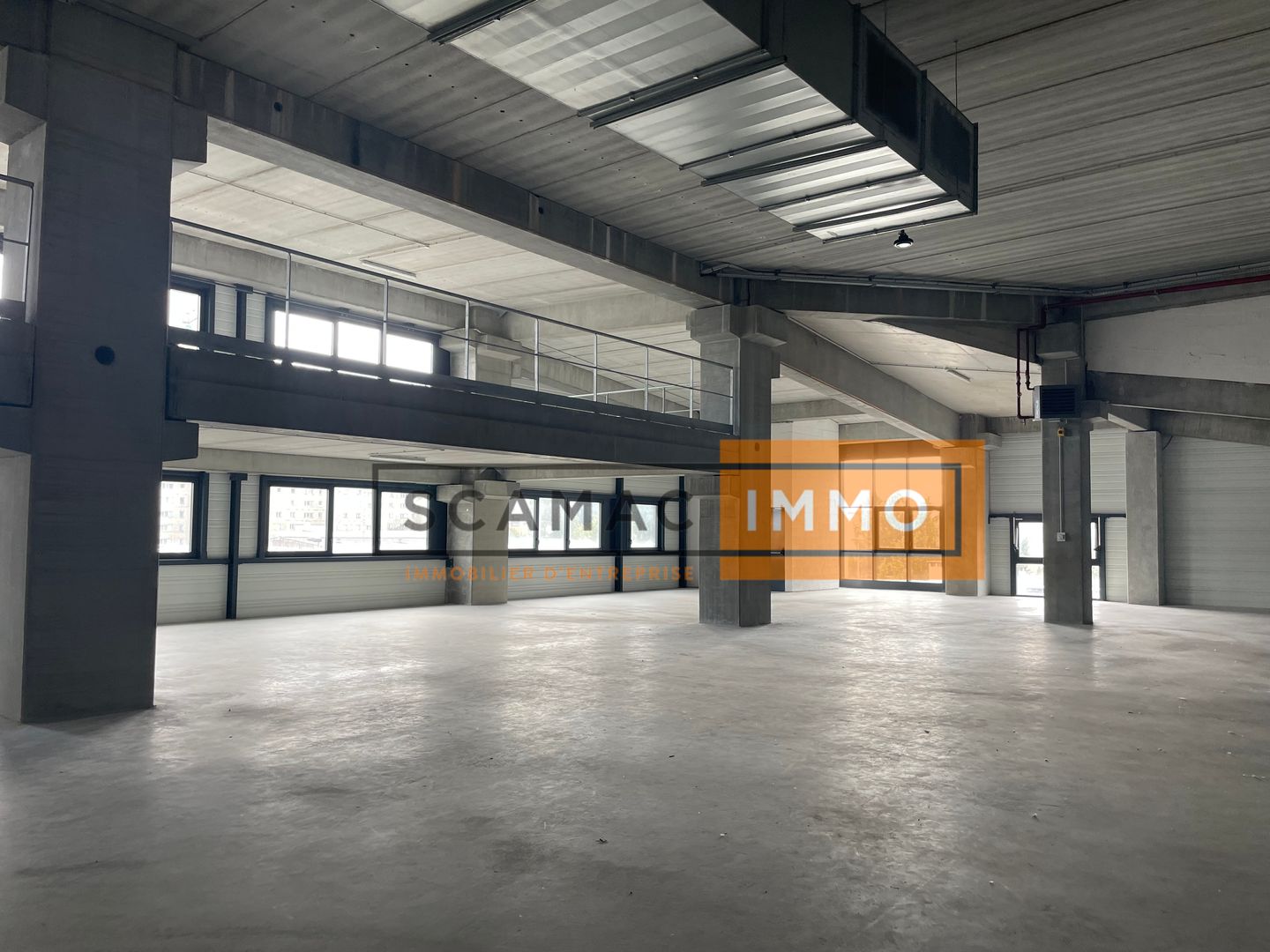 local d'activités de 1 757m², Colombes (Hauts-de-Seine)