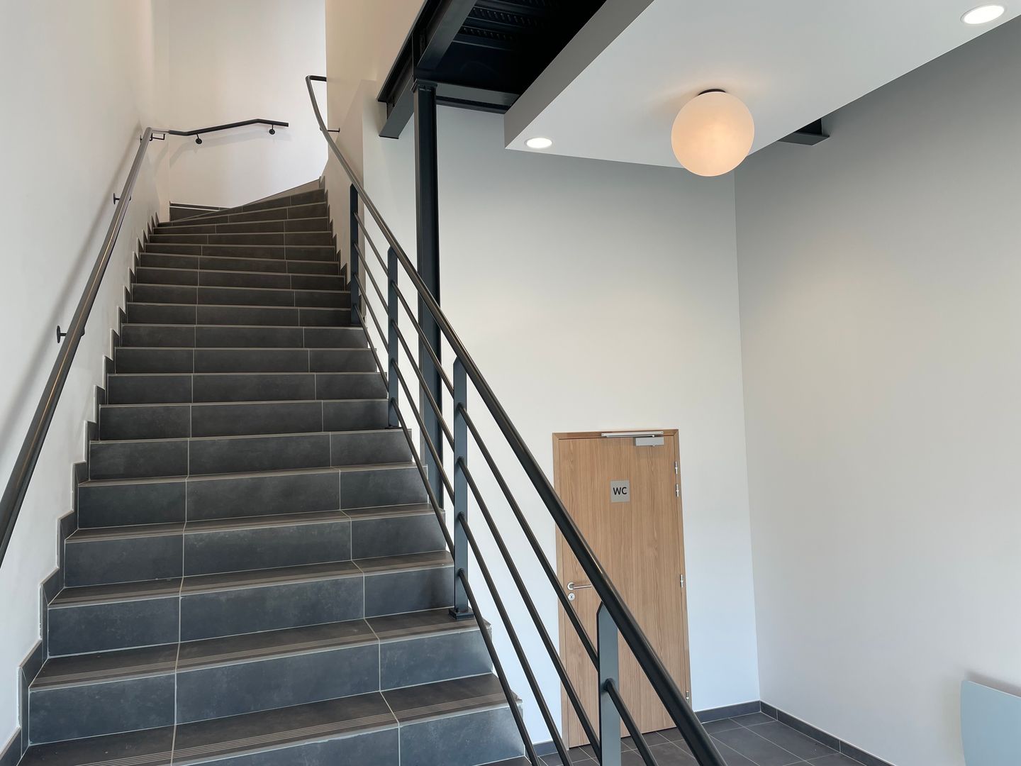 local d'activités de 383m², Roissy-en-France (Val-d'Oise)