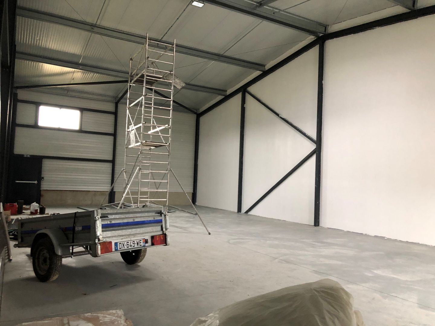 local d'activités de 560m², Signes (Var)