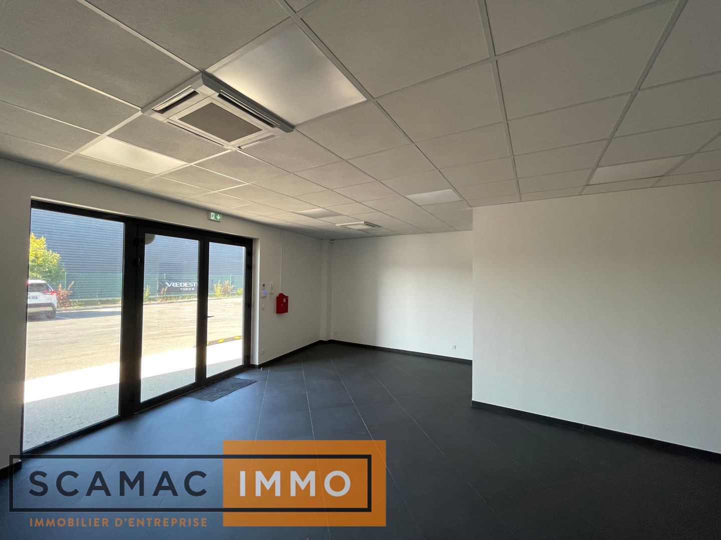 bureau de 144m², Saint-Pierre-du-Perray (Essonne)