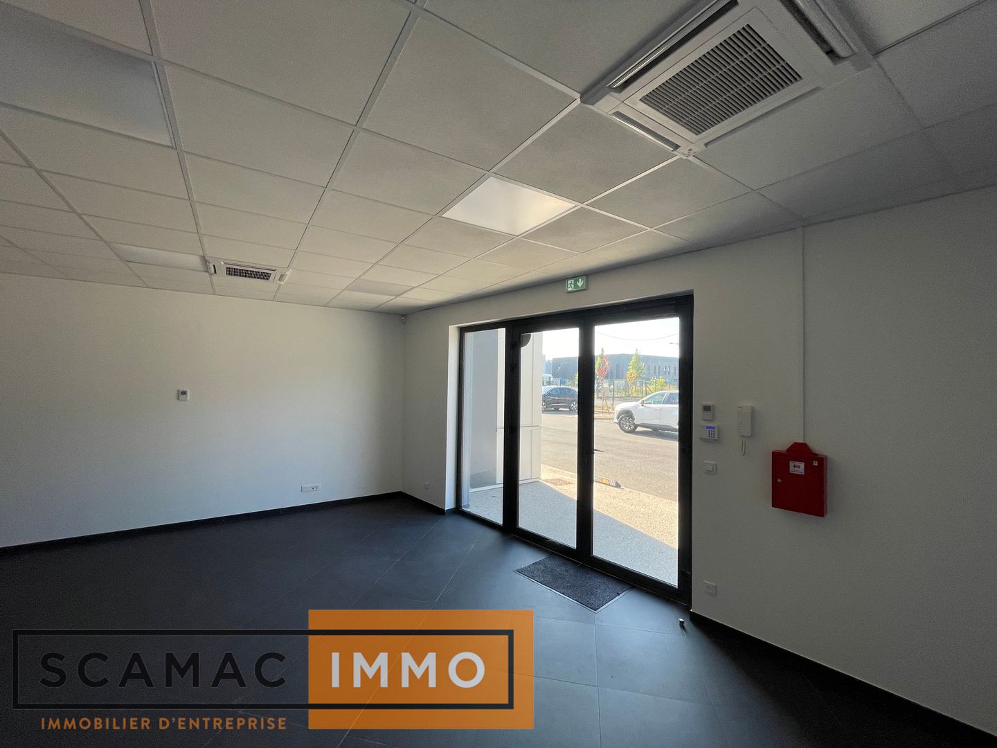bureau de 144m², Saint-Pierre-du-Perray (Essonne)