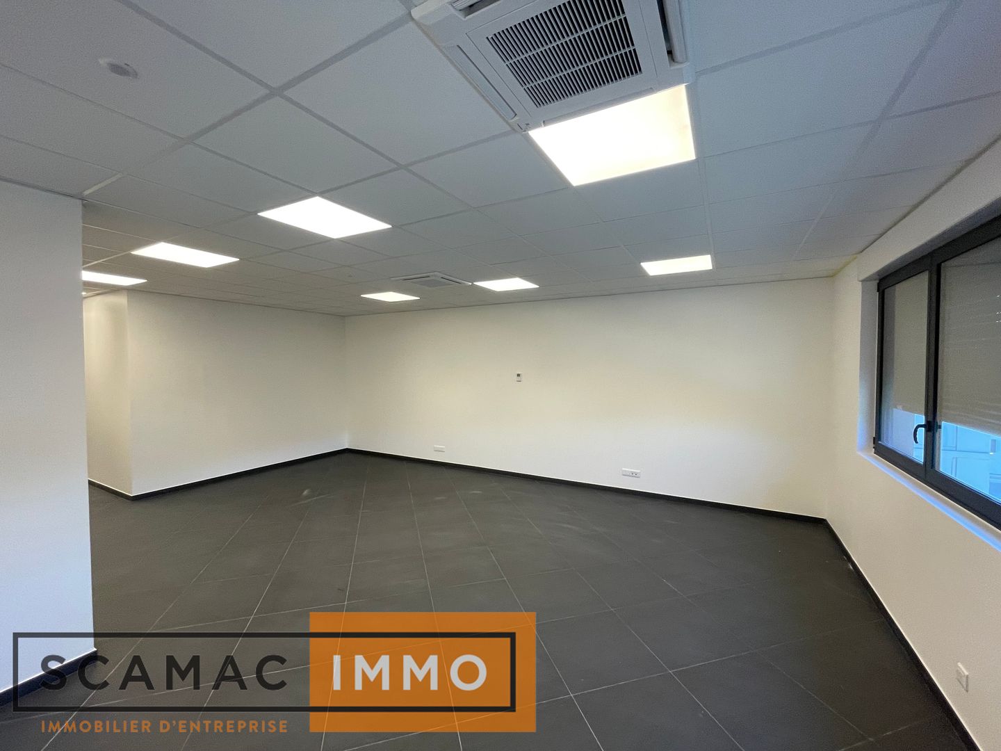 bureau de 144m², Saint-Pierre-du-Perray (Essonne)
