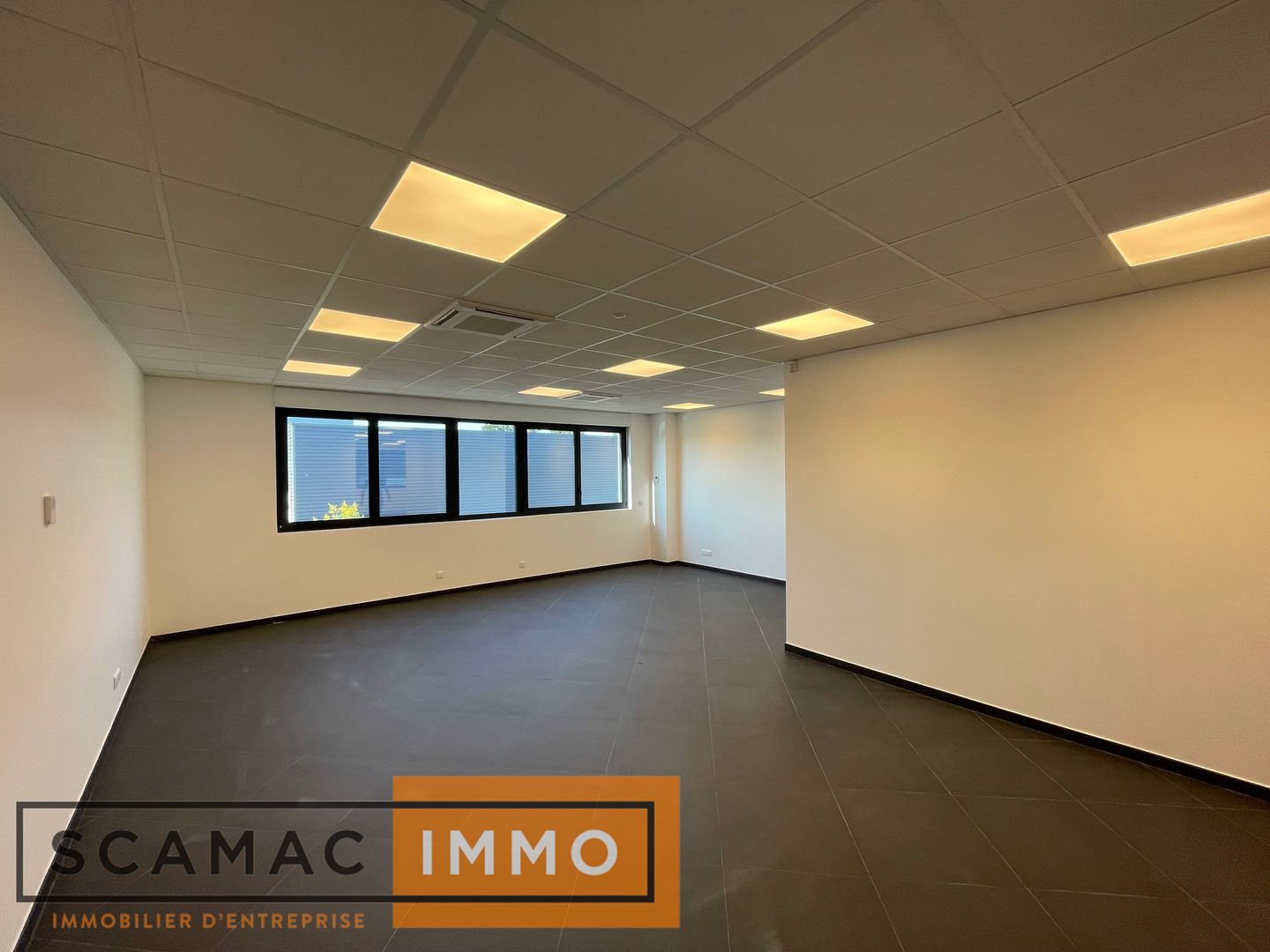 bureau de 144m², Saint-Pierre-du-Perray (Essonne)