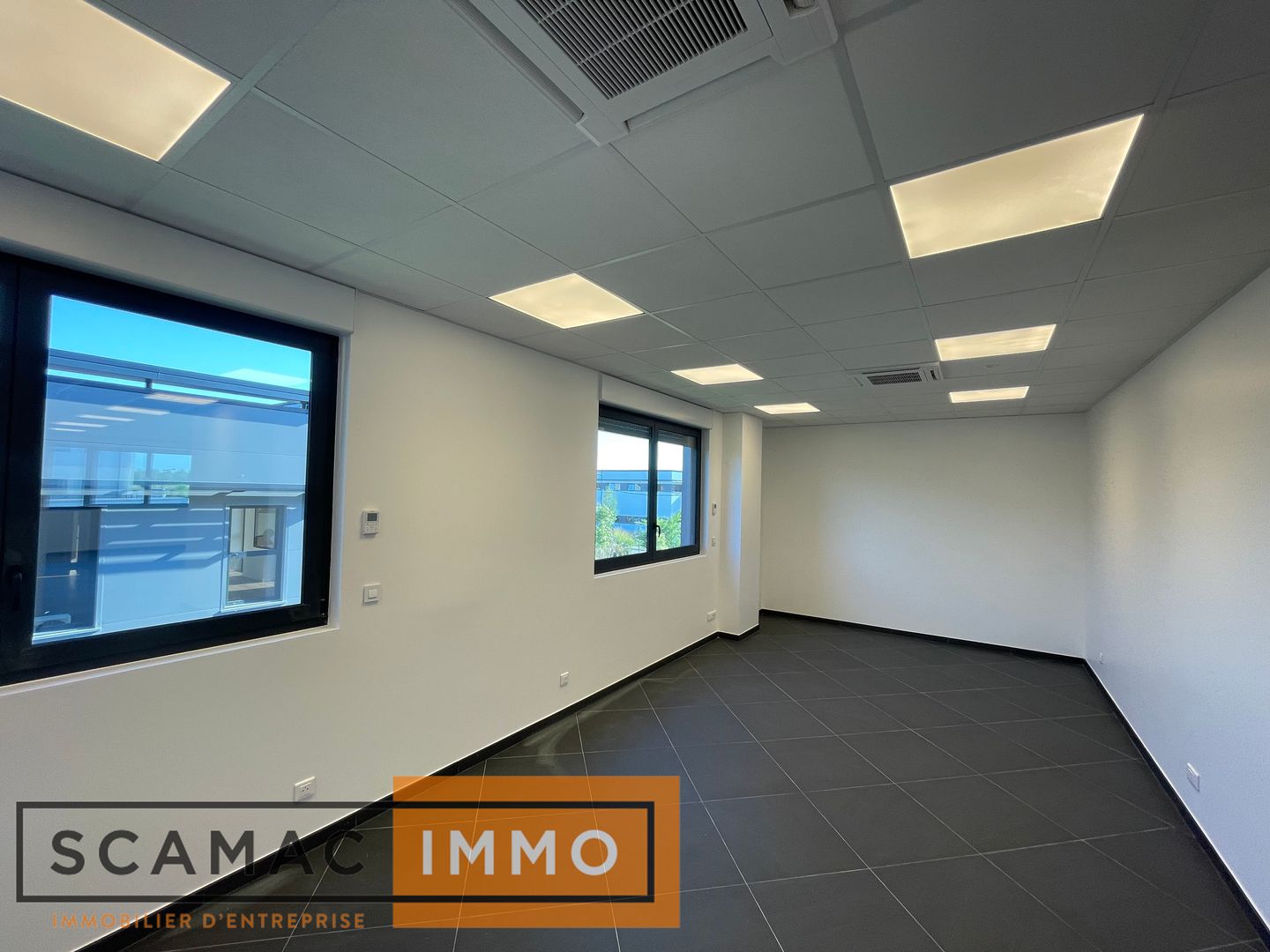 bureau de 144m², Saint-Pierre-du-Perray (Essonne)