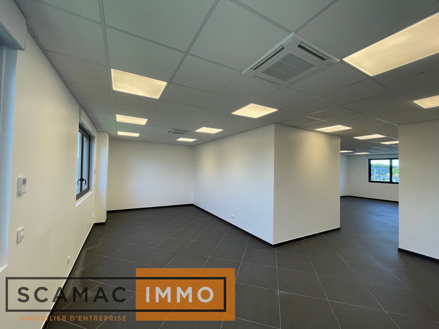 bureau de 144m², Saint-Pierre-du-Perray (Essonne)