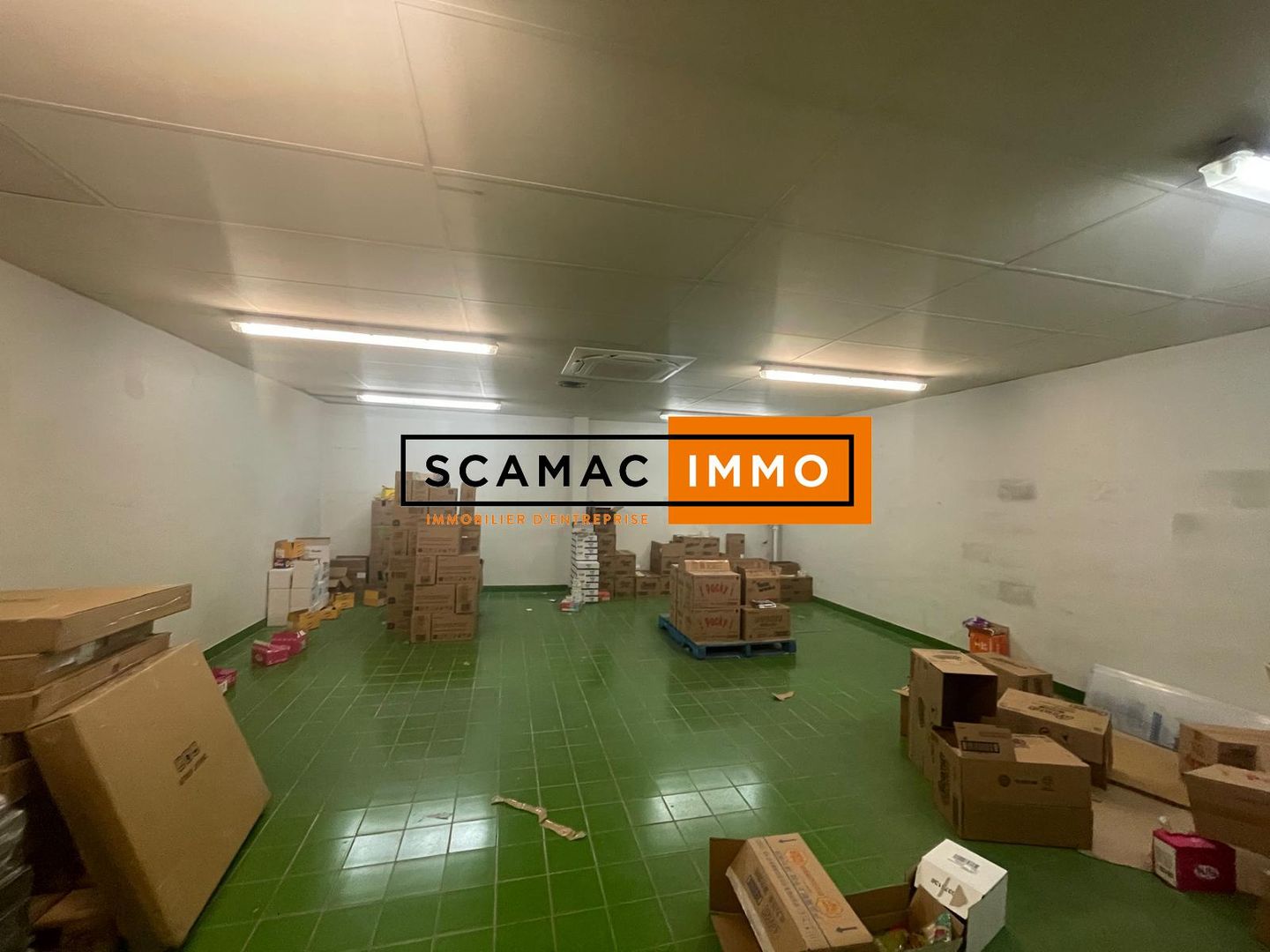 local d'activités de 674m², Franconville (Val-d'Oise)