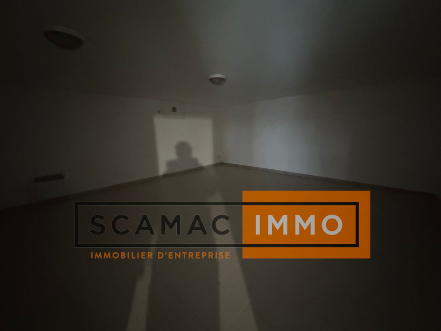 bureau de 360m², Rognac (Bouches-du-Rhône)