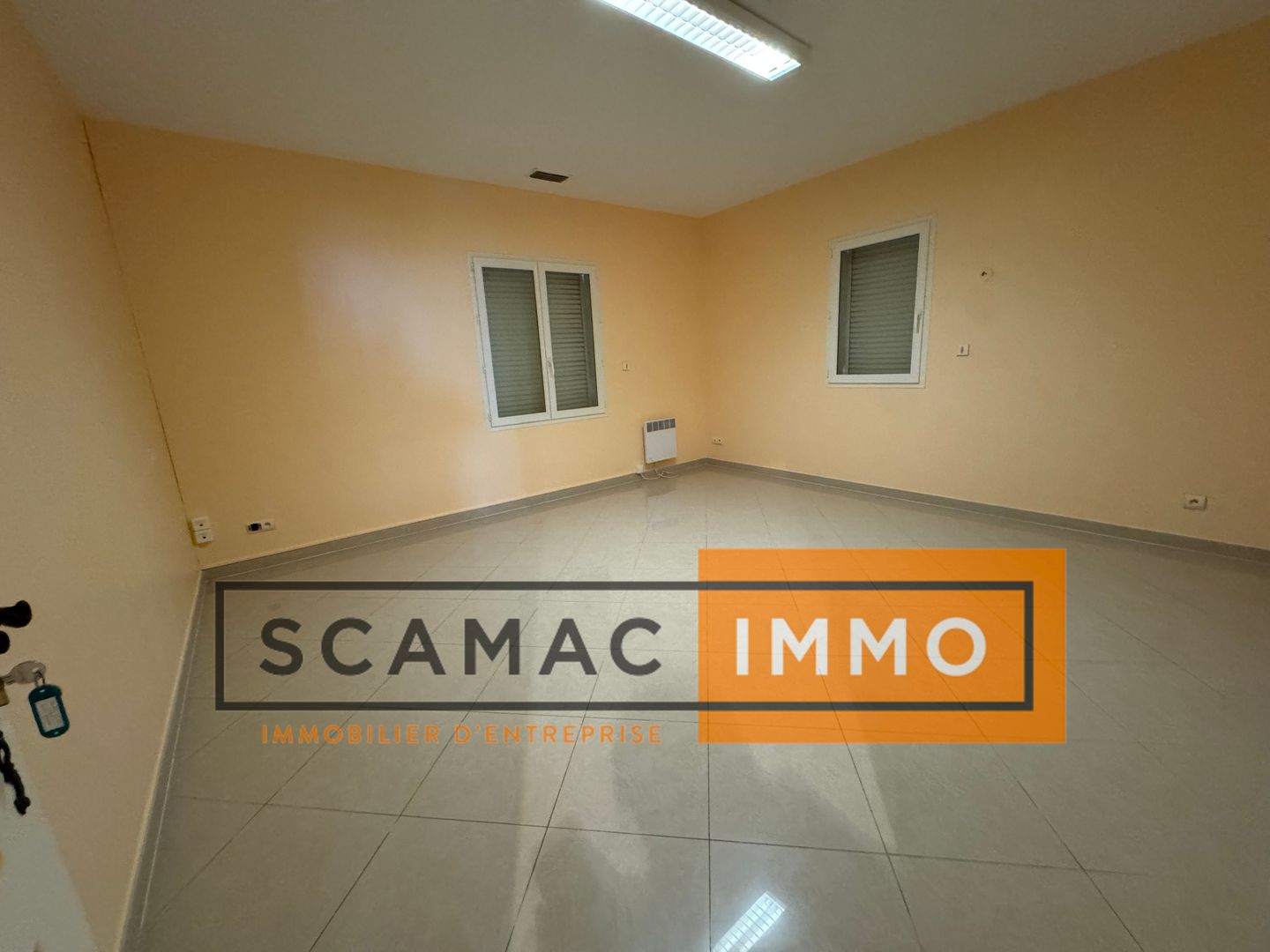 bureau de 360m², Rognac (Bouches-du-Rhône)