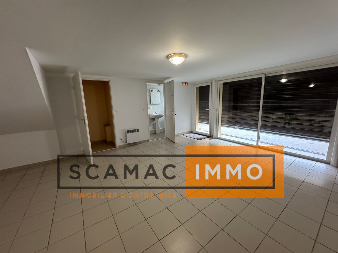 bureau de 360m², Rognac (Bouches-du-Rhône)