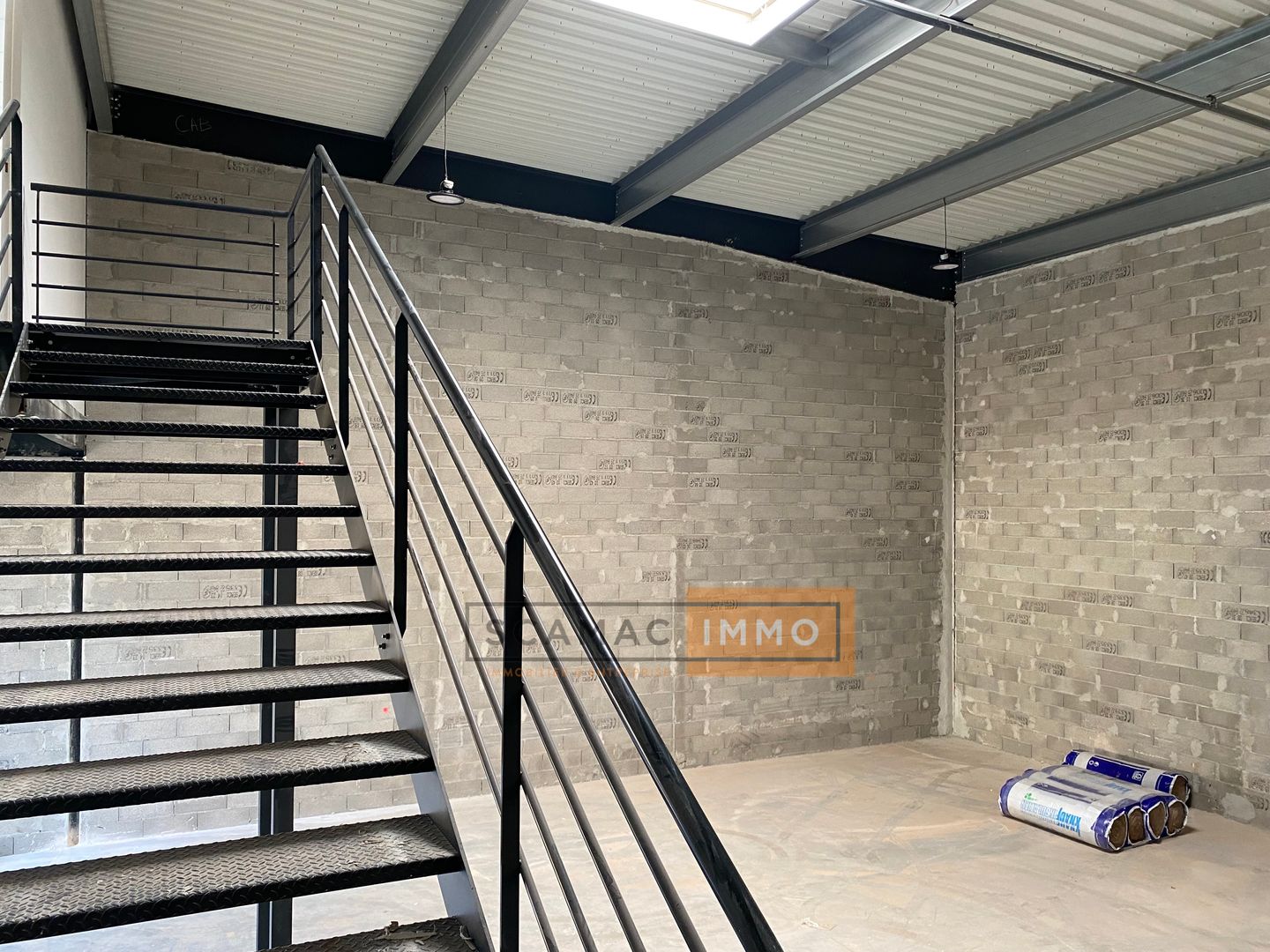 entrepôt de 329m², Brignoles (Var)