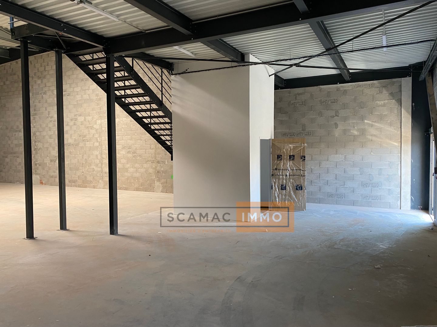 entrepôt de 329m², Brignoles (Var)