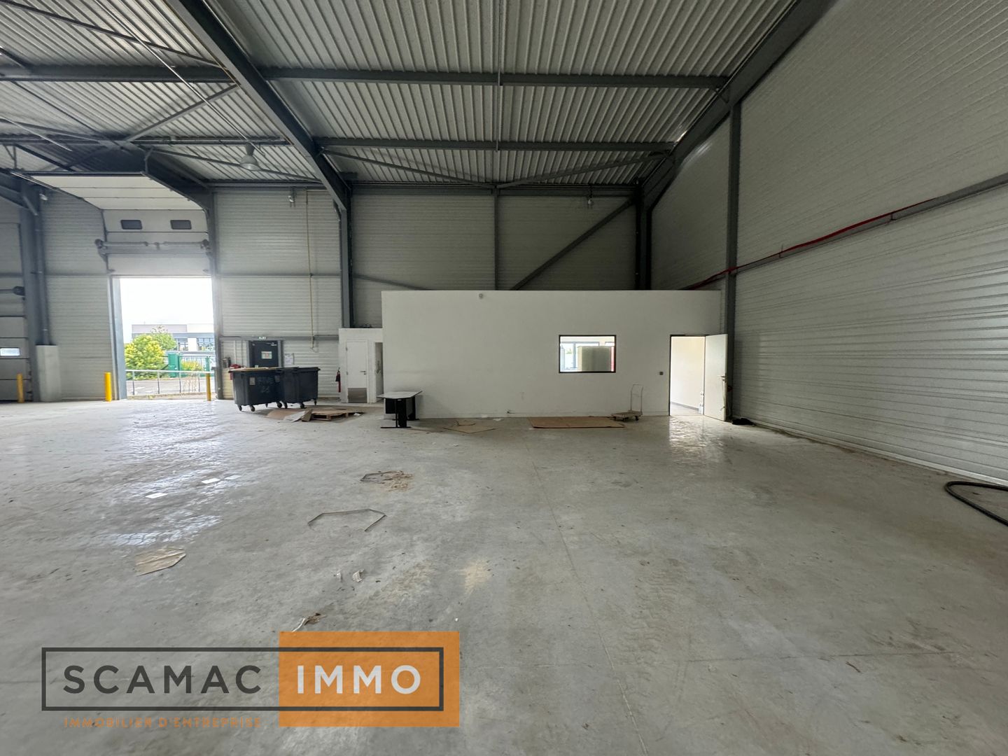 local d'activités de 996m², Lieusaint (Seine-et-Marne)