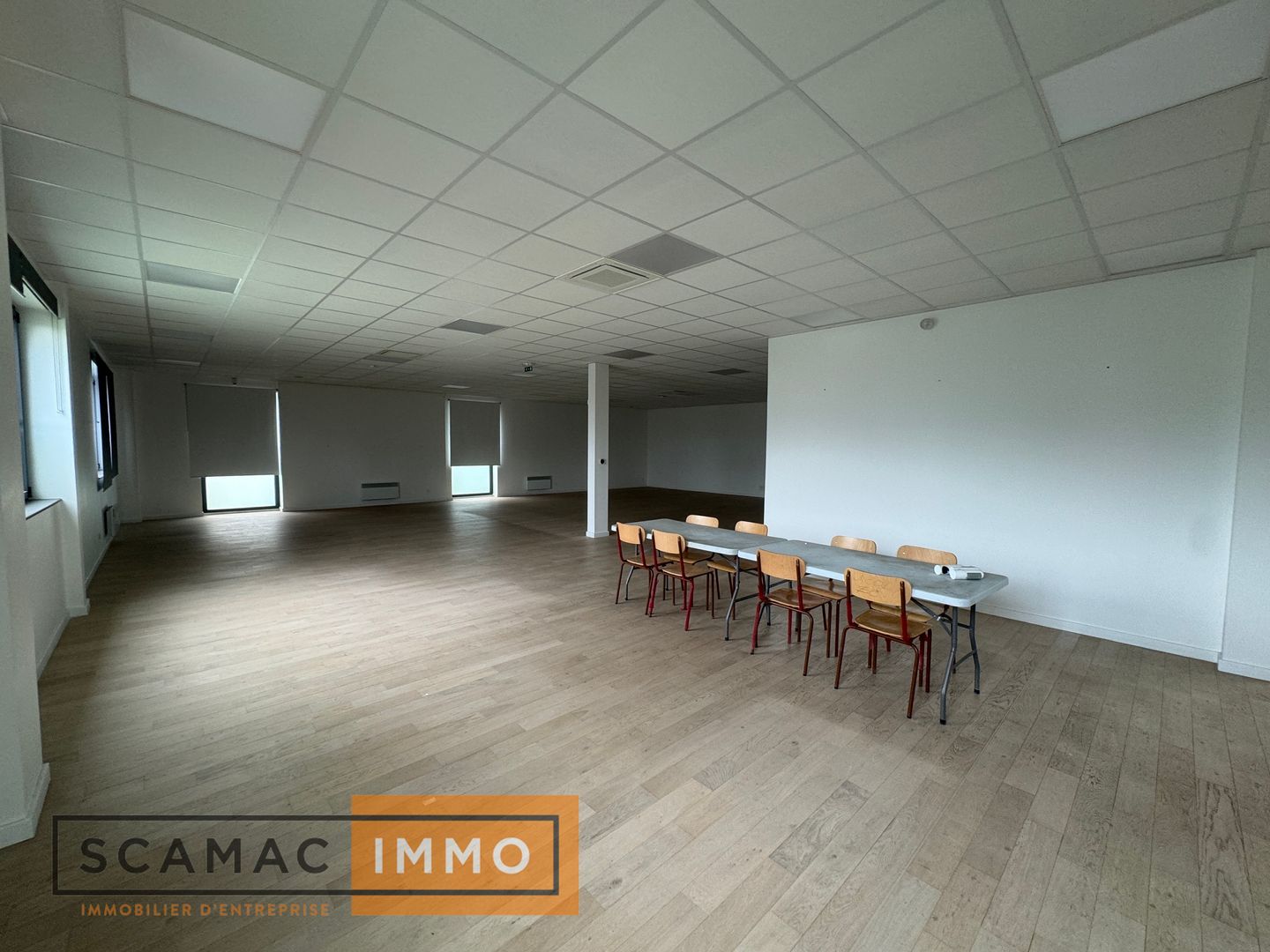 local d'activités de 996m², Lieusaint (Seine-et-Marne)