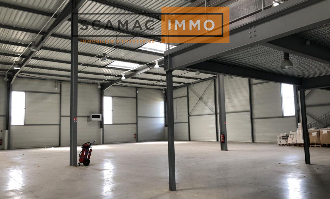 local d'activités de 996m², Lieusaint (Seine-et-Marne)