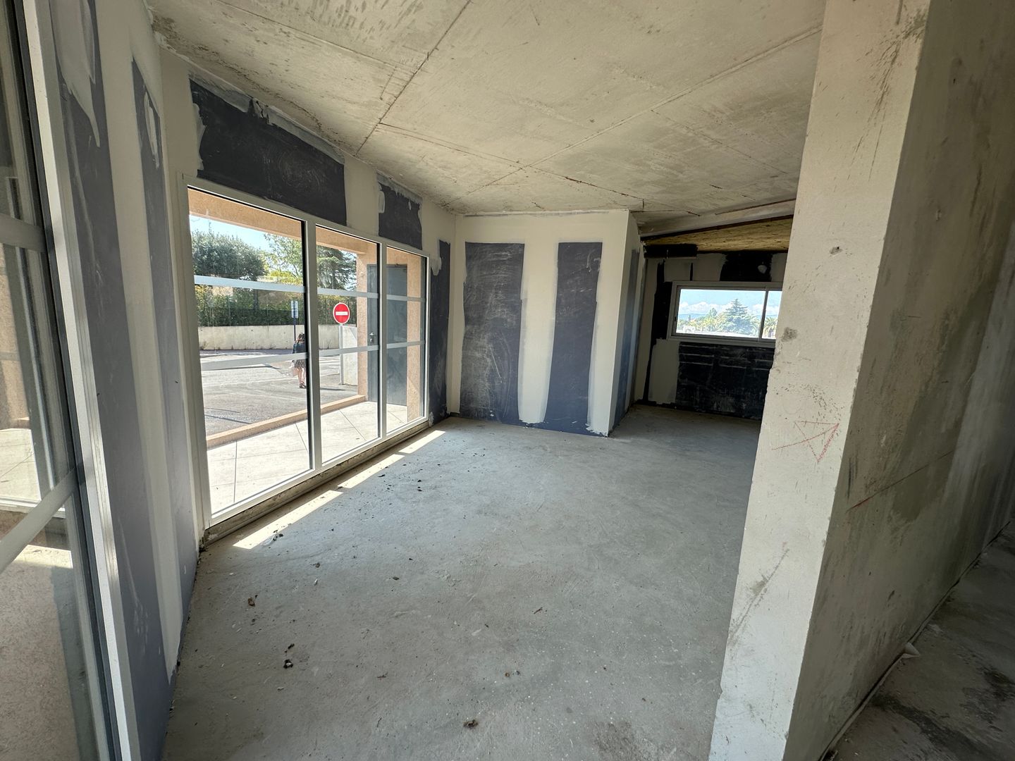 local d'activités de 96m², Fréjus (Var)