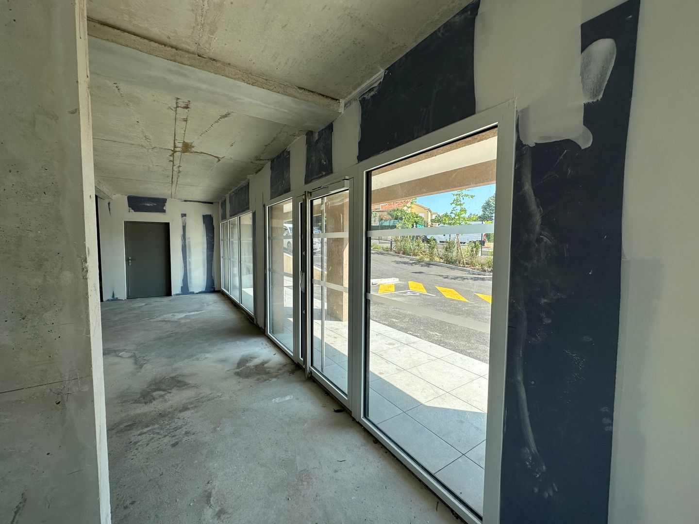 local d'activités de 96m², Fréjus (Var)