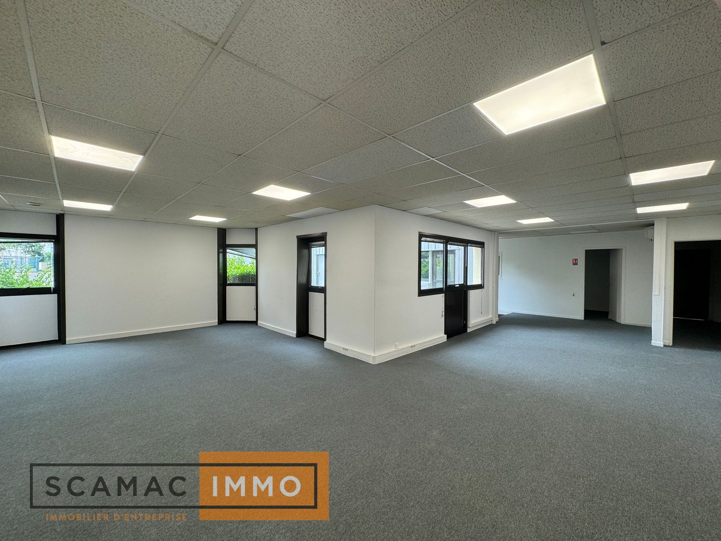 local d'activités de 4&nbsp;542m², Lisses (Essonne)