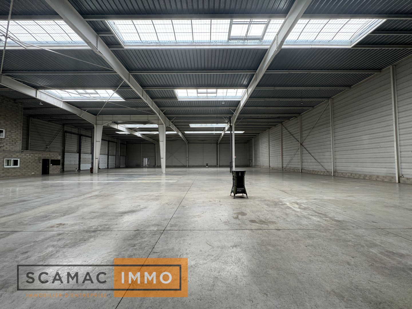 local d'activités de 4&nbsp;771m², Lisses (Essonne)