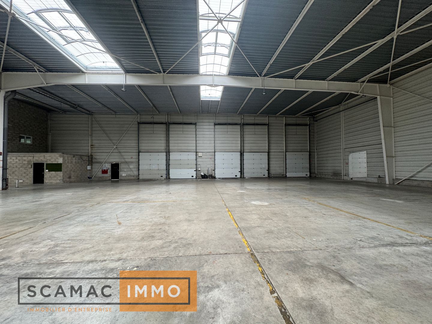 local d'activités de 3&nbsp;070m², Lisses (Essonne)