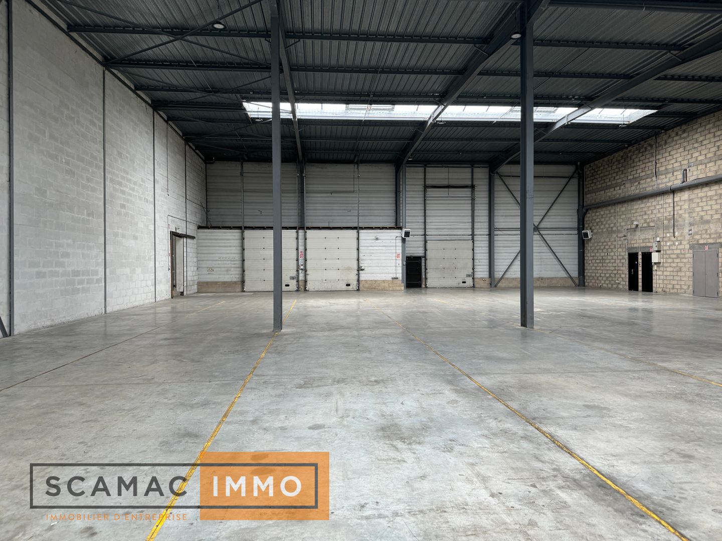 local d'activités de 3&nbsp;070m², Lisses (Essonne)