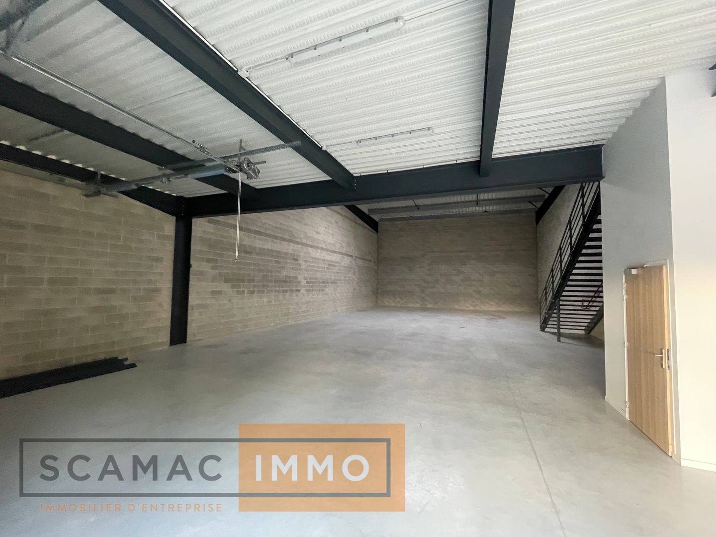 local d'activités de 378m², Bondoufle (Essonne)