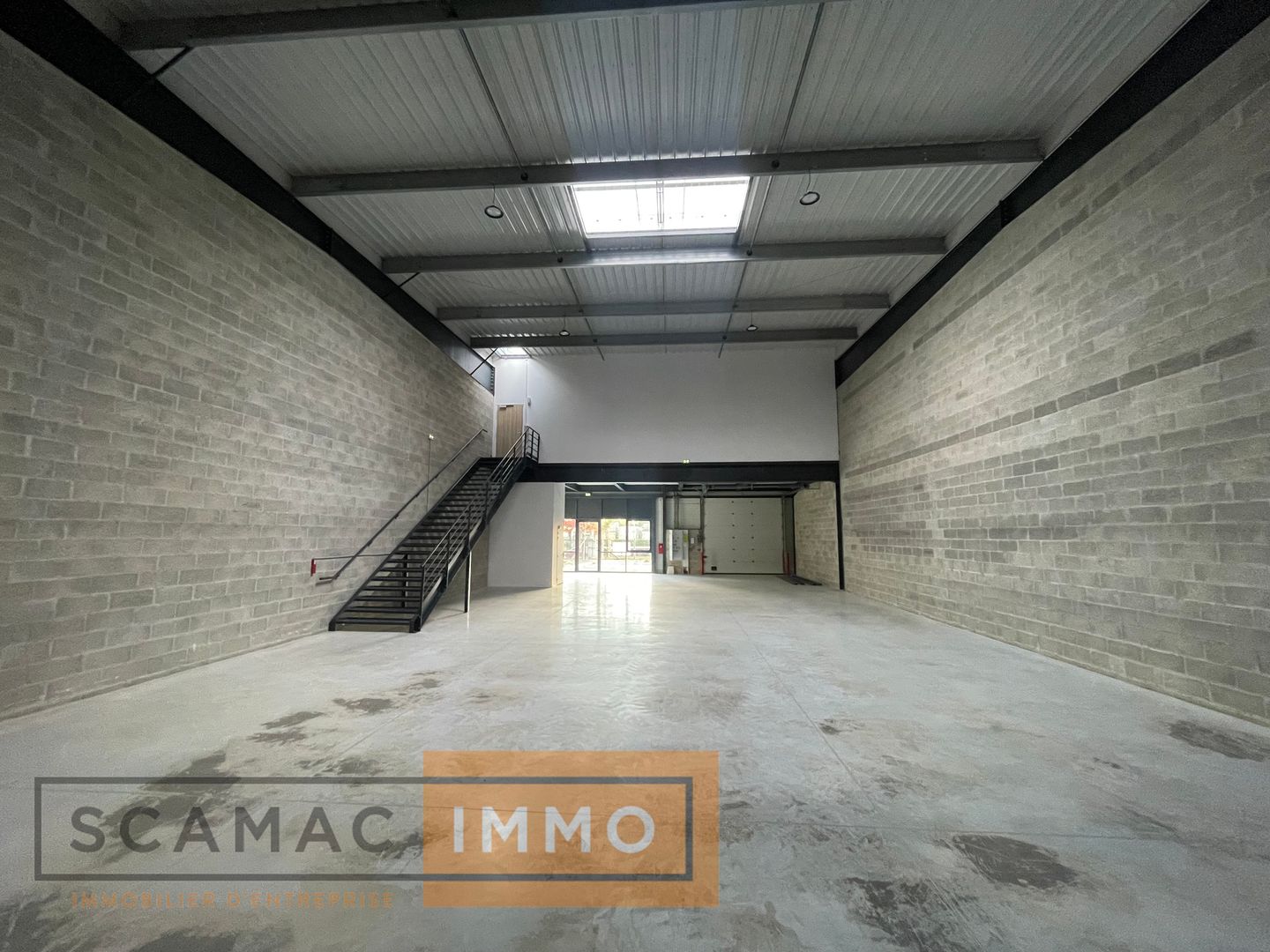 local d'activités de 756m², Bondoufle (Essonne)