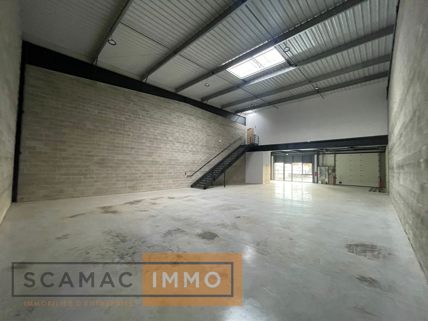 local d'activités de 756m², Bondoufle (Essonne)