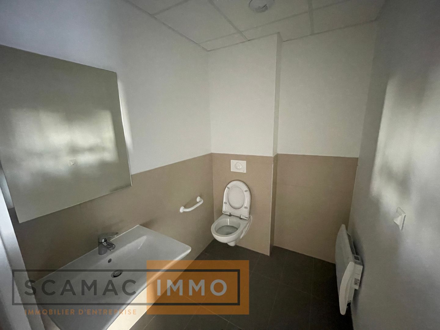 local d'activités de 756m², Bondoufle (Essonne)