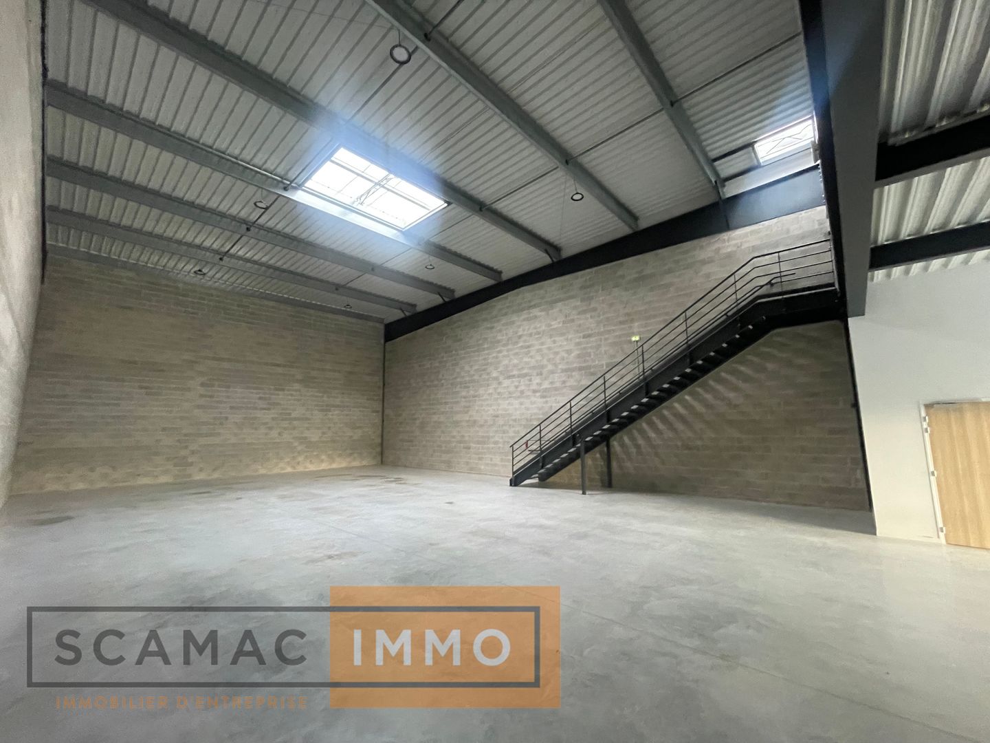 local d'activités de 1 134m², Bondoufle (Essonne)
