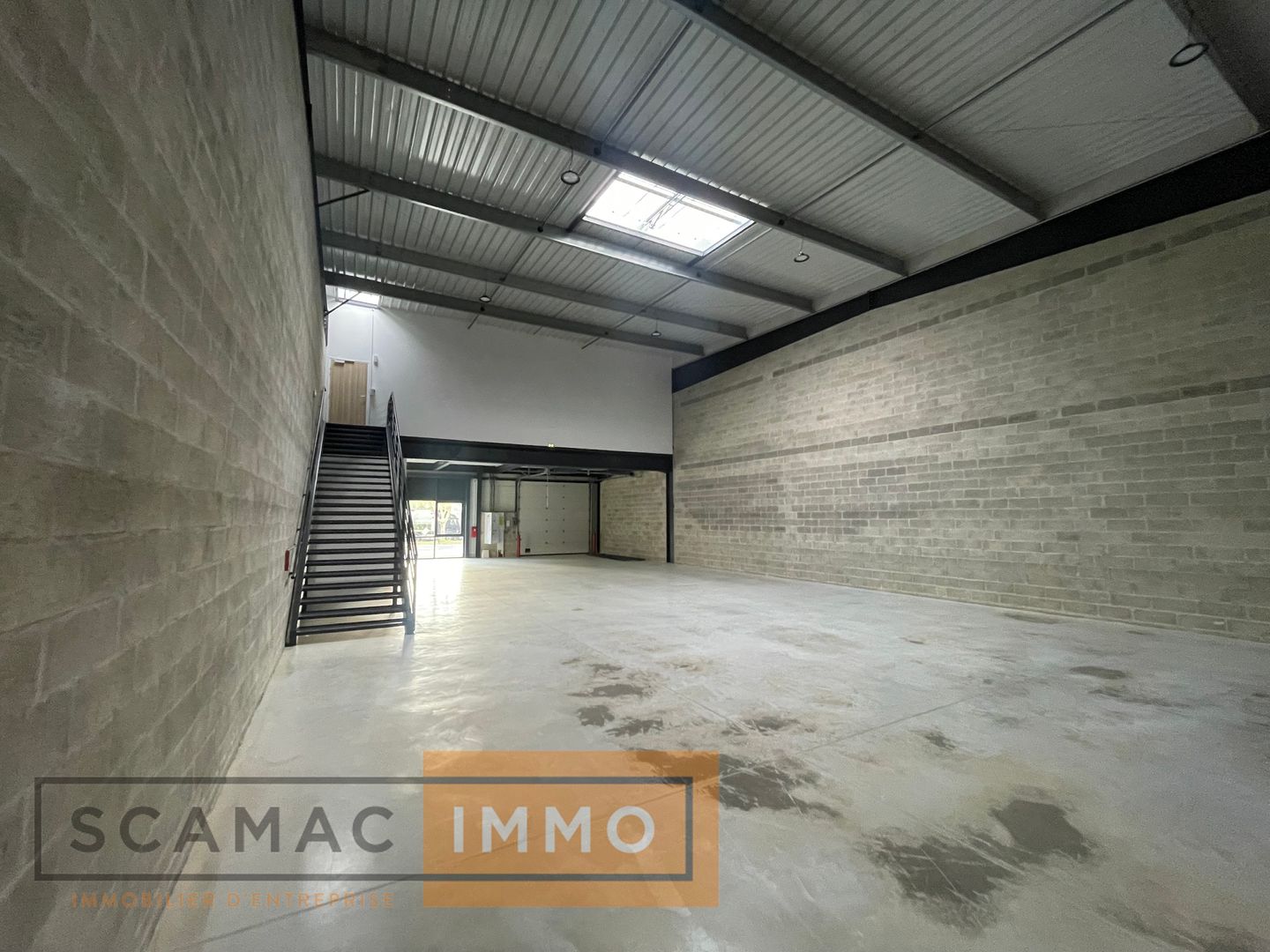 local d'activités de 1 134m², Bondoufle (Essonne)