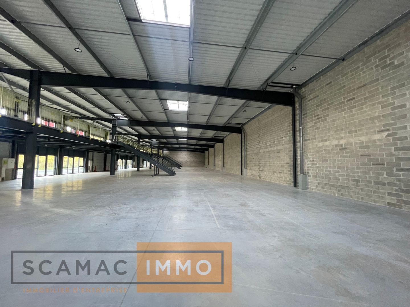 local d'activités de 1 134m², Bondoufle (Essonne)