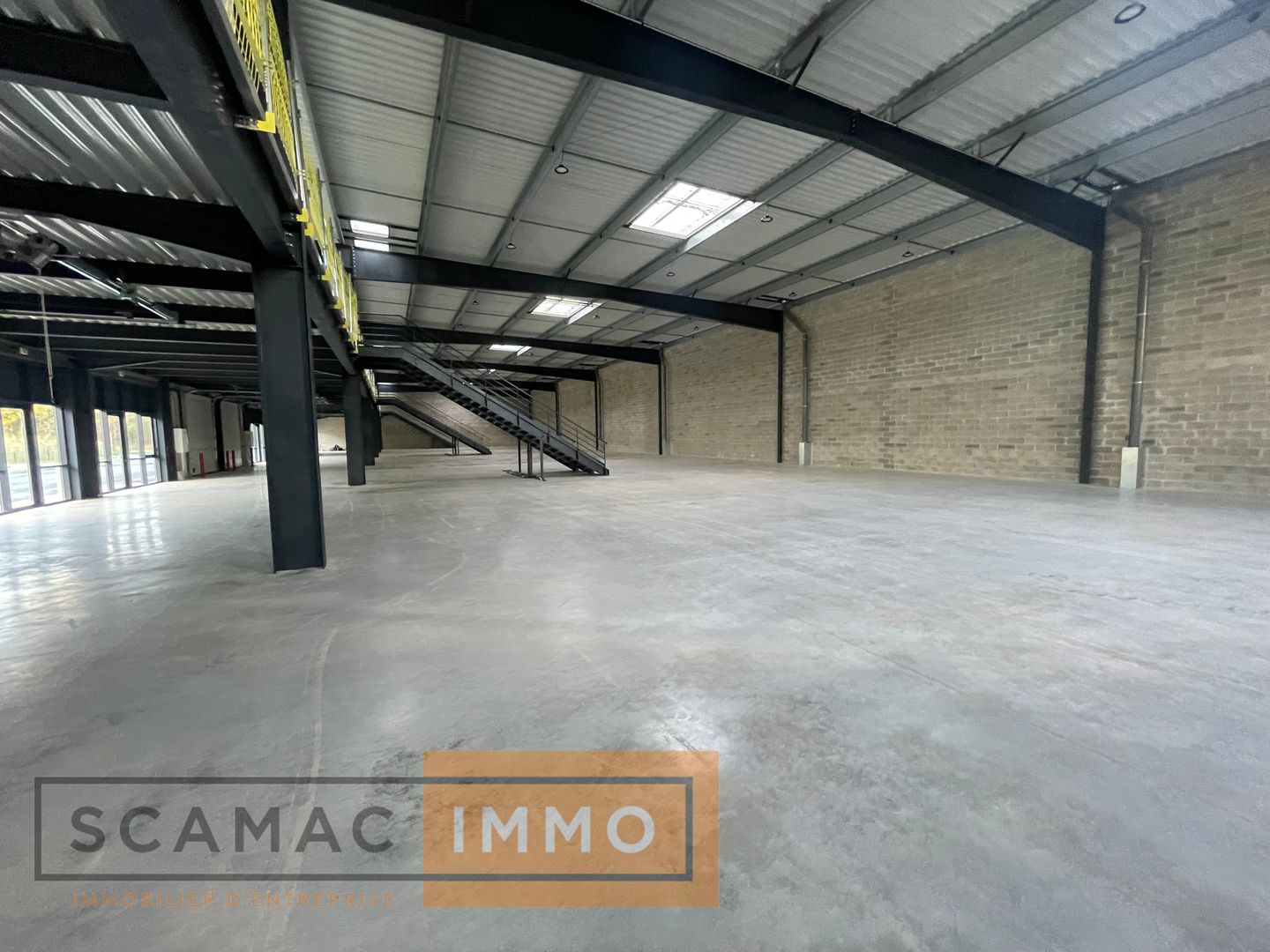 local d'activités de 1 134m², Bondoufle (Essonne)