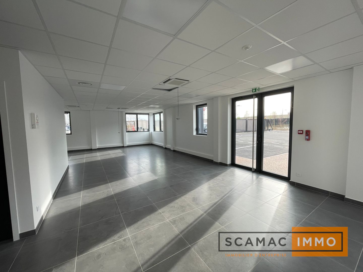 entrepôt de 1 832m², Limeil-Brévannes (Val-de-Marne)