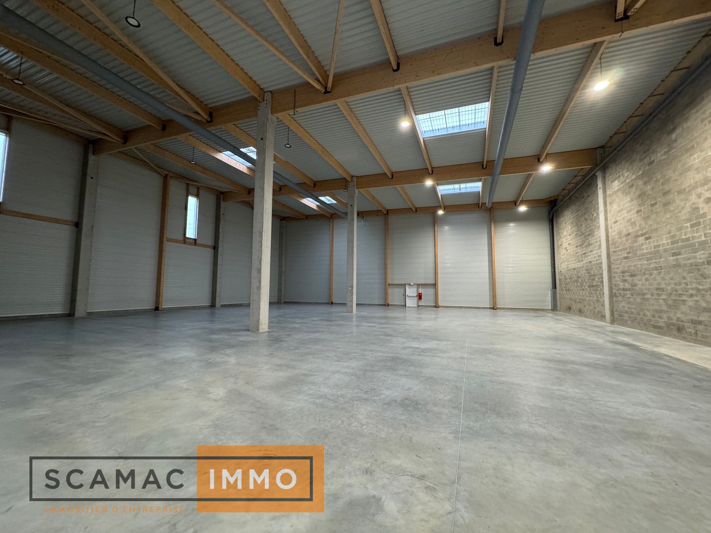 local d'activités de 828m², Moissy-Cramayel (Seine-et-Marne)