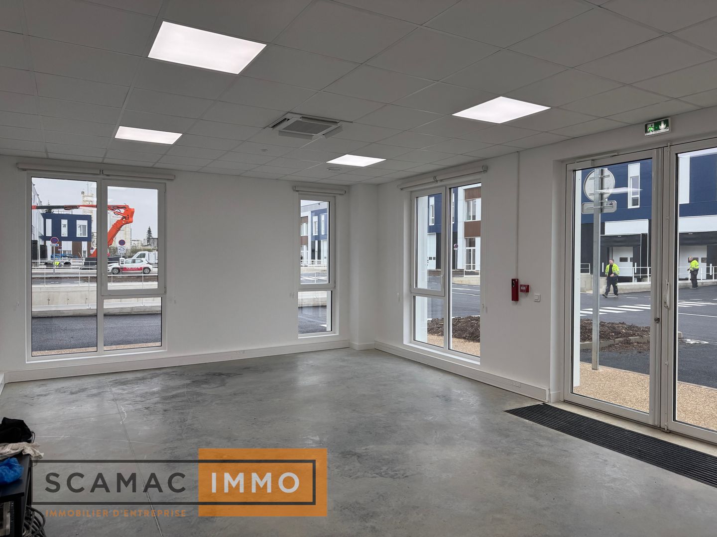 local d'activités de 828m², Moissy-Cramayel (Seine-et-Marne)