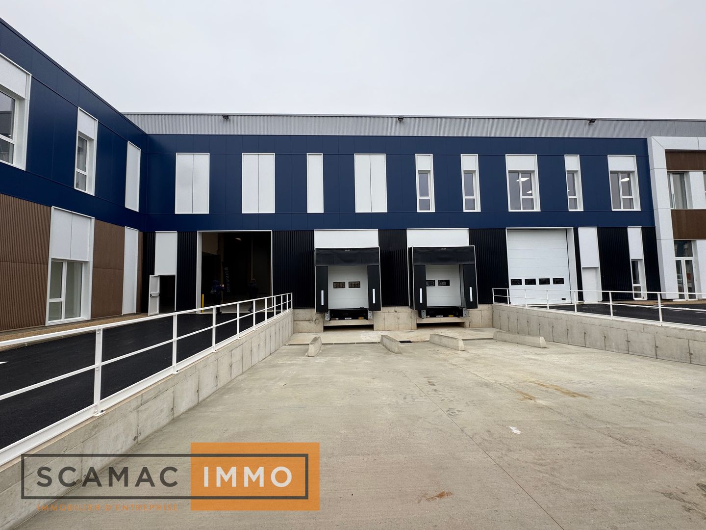 local d'activités de 842m², Moissy-Cramayel (Seine-et-Marne)