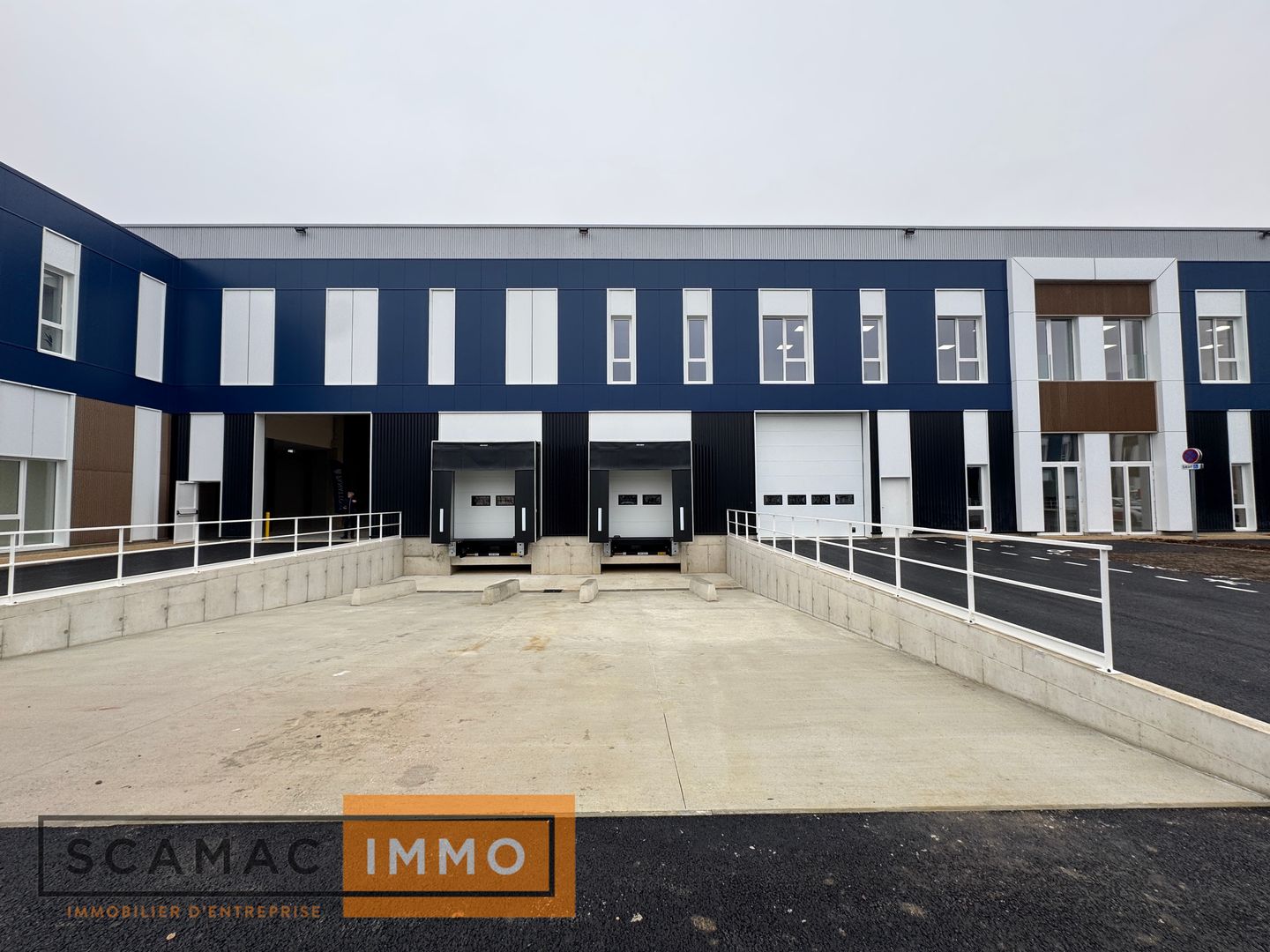 local d'activités de 842m², Moissy-Cramayel (Seine-et-Marne)