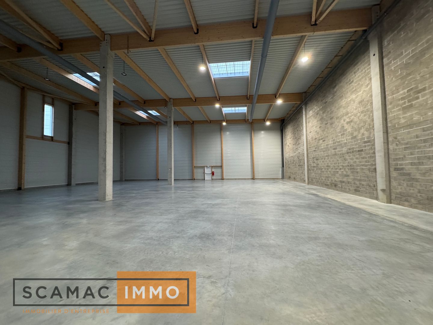 local d'activités de 842m², Moissy-Cramayel (Seine-et-Marne)