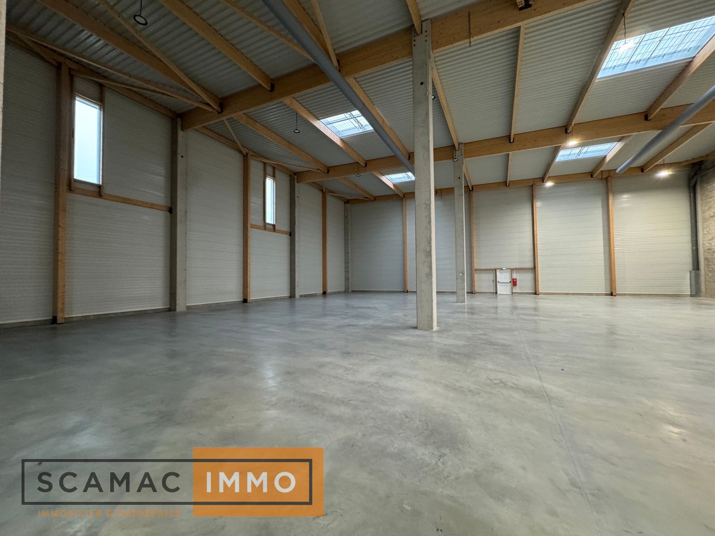 local d'activités de 842m², Moissy-Cramayel (Seine-et-Marne)