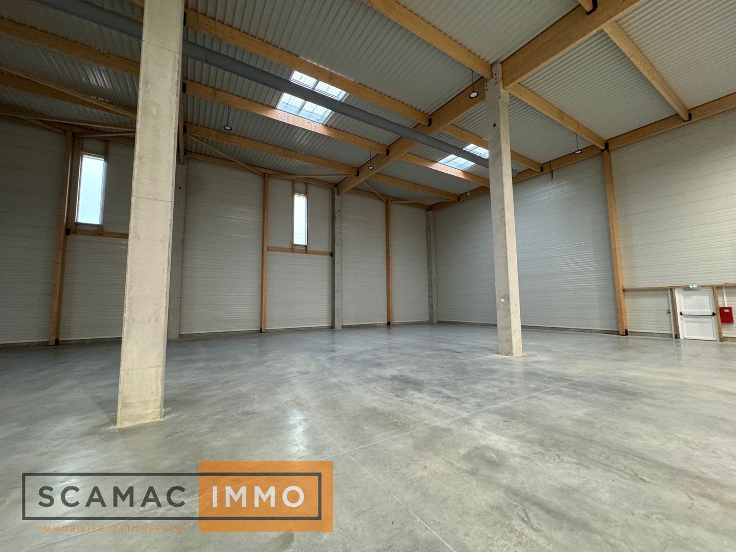 local d'activités de 842m², Moissy-Cramayel (Seine-et-Marne)