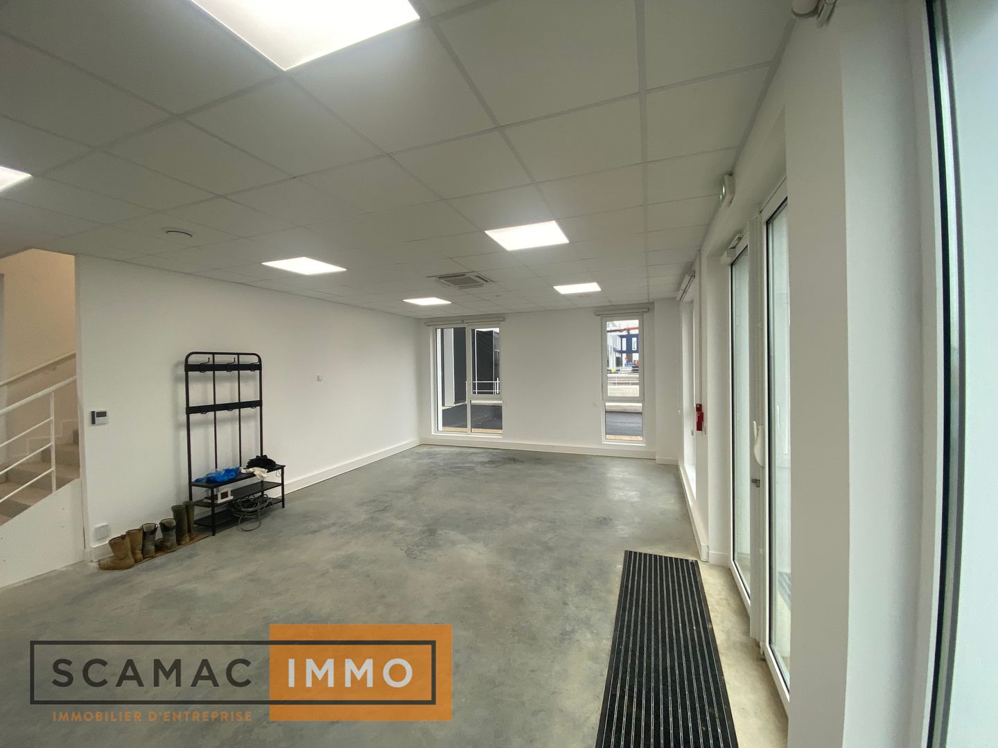 local d'activités de 842m², Moissy-Cramayel (Seine-et-Marne)