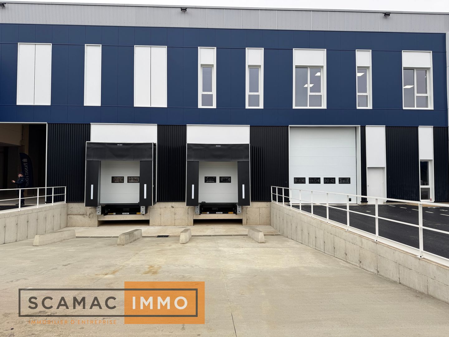 local d'activités de 2&nbsp;978m², Moissy-Cramayel (Seine-et-Marne)