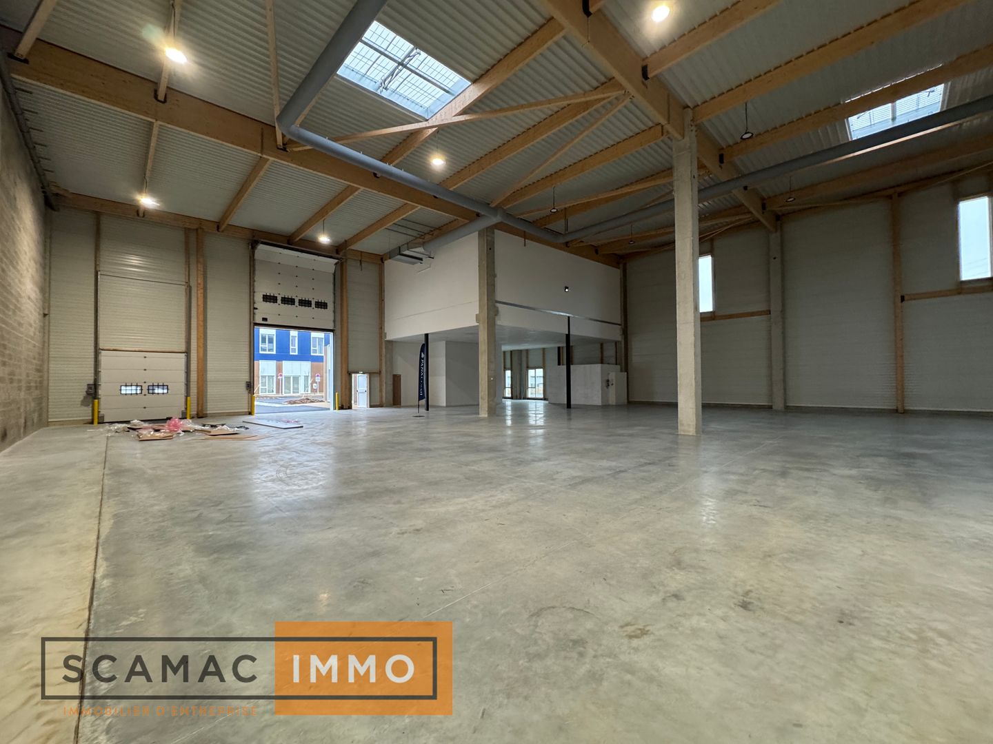 local d'activités de 1&nbsp;318m², Moissy-Cramayel (Seine-et-Marne)