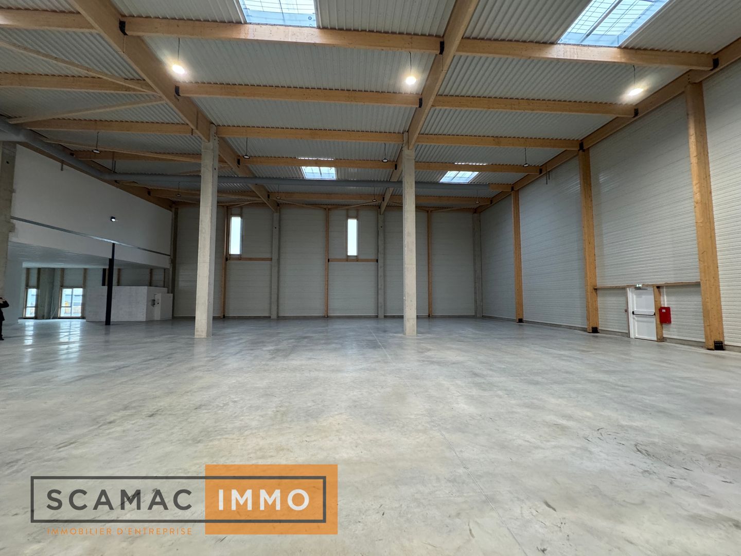 local d'activités de 1&nbsp;318m², Moissy-Cramayel (Seine-et-Marne)