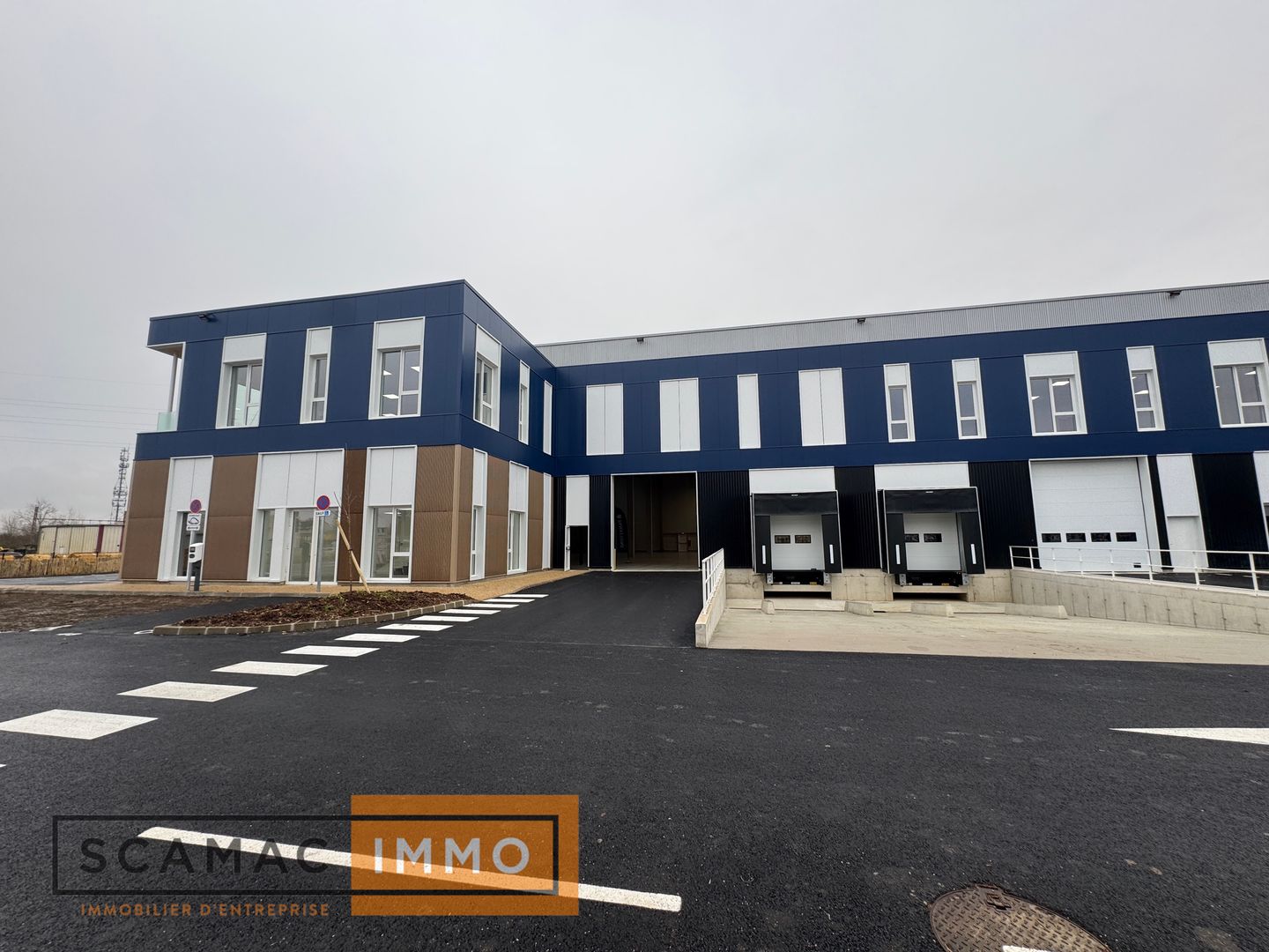 local d'activités de 1&nbsp;318m², Moissy-Cramayel (Seine-et-Marne)
