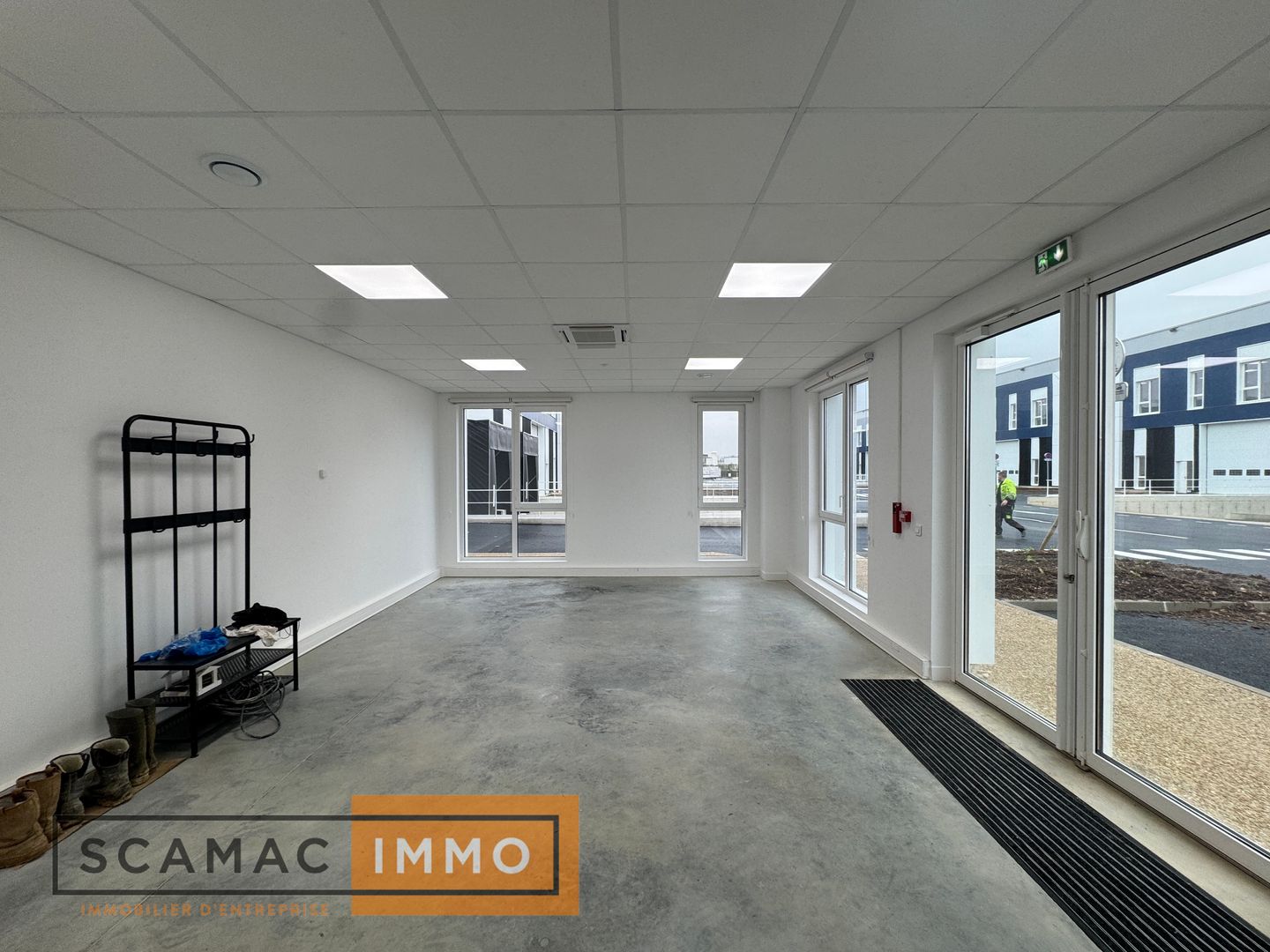 local d'activités de 1&nbsp;318m², Moissy-Cramayel (Seine-et-Marne)