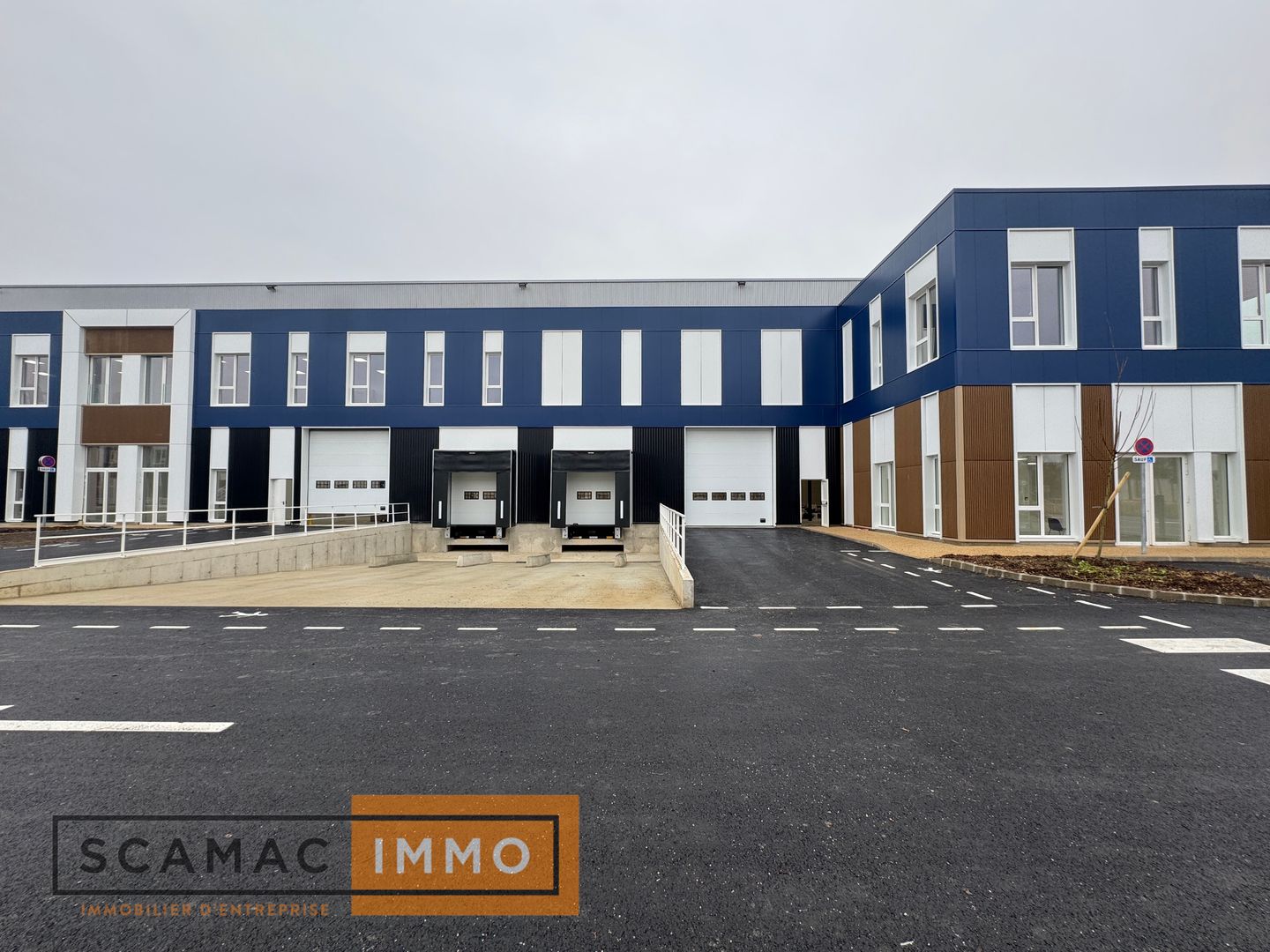 local d'activités de 1&nbsp;318m², Moissy-Cramayel (Seine-et-Marne)