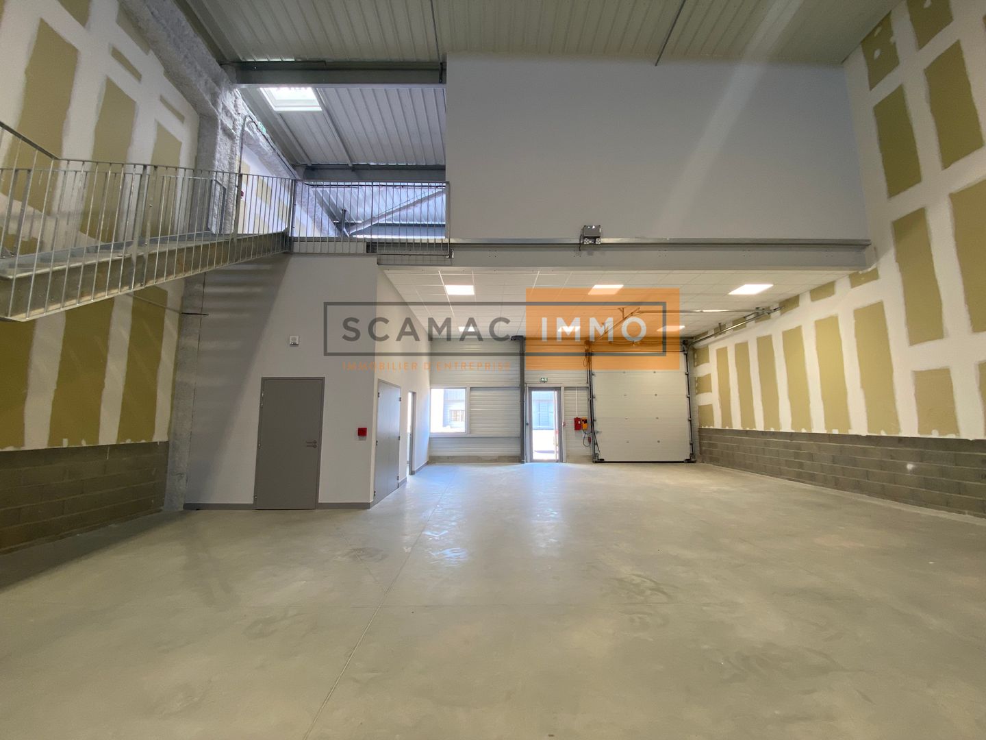 entrepôt de 968m², Buc (Yvelines)