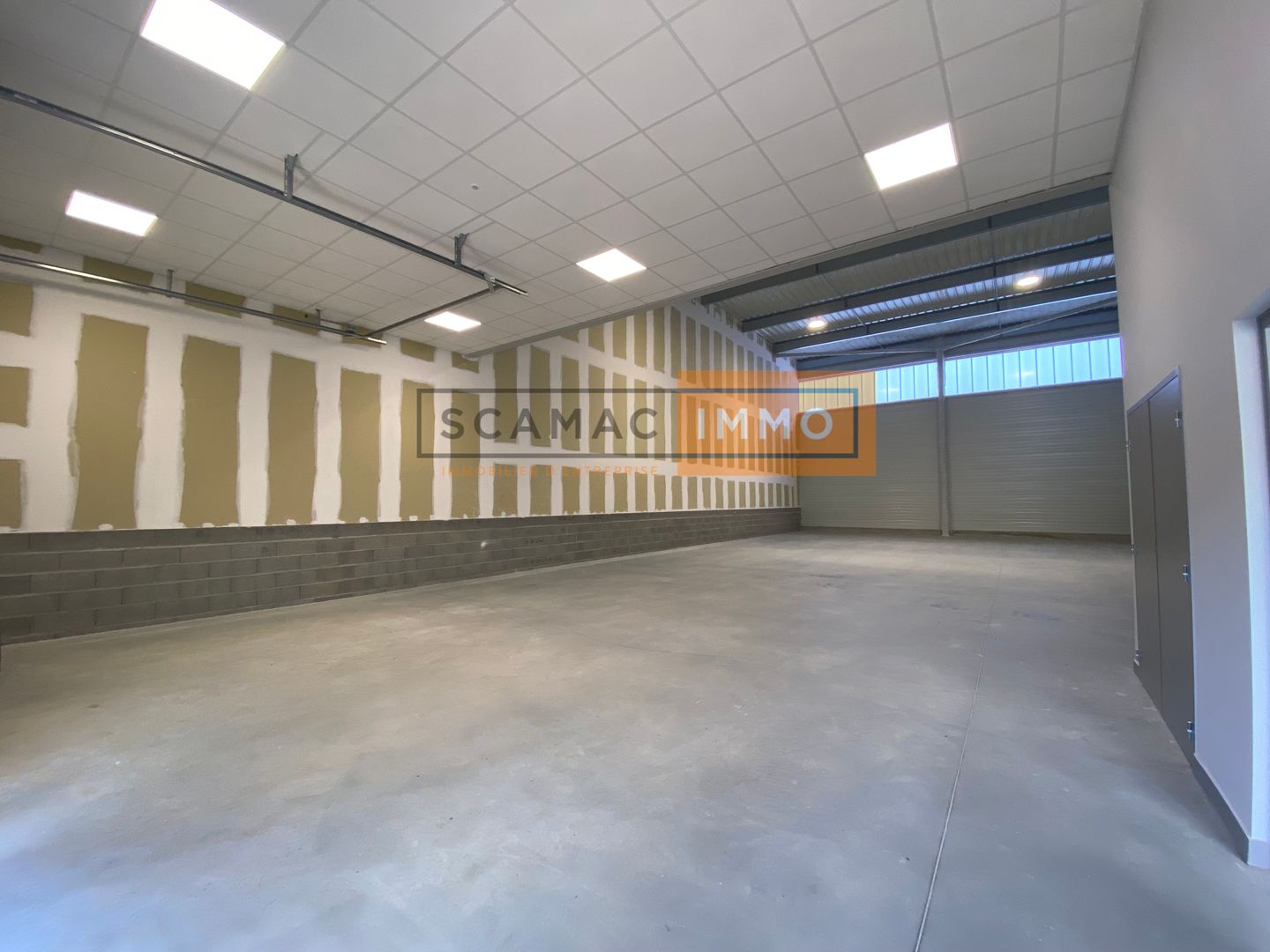 entrepôt de 968m², Buc (Yvelines)