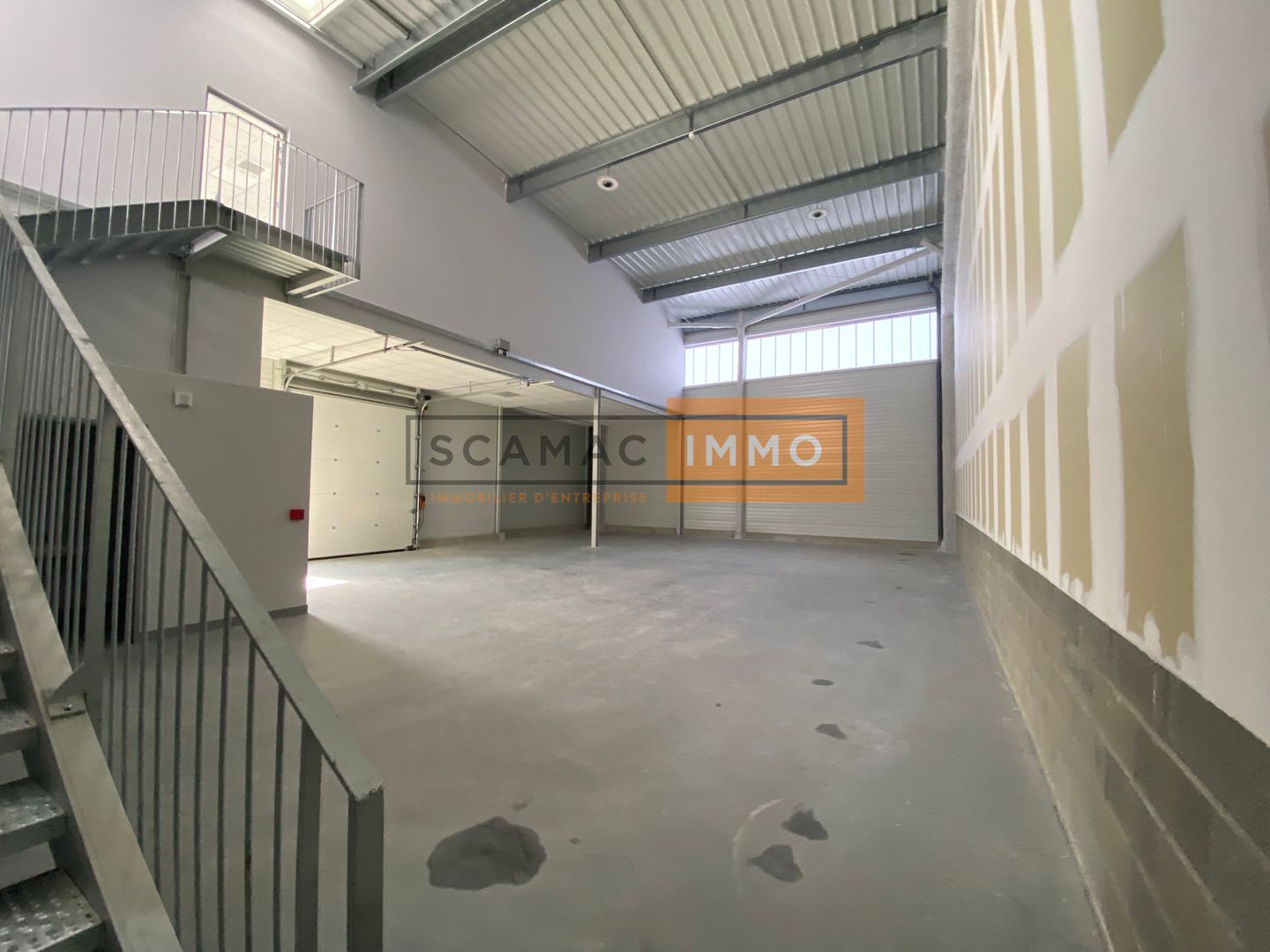 entrepôt de 968m², Buc (Yvelines)
